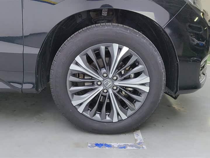 Фото 6 - Honda UR-V