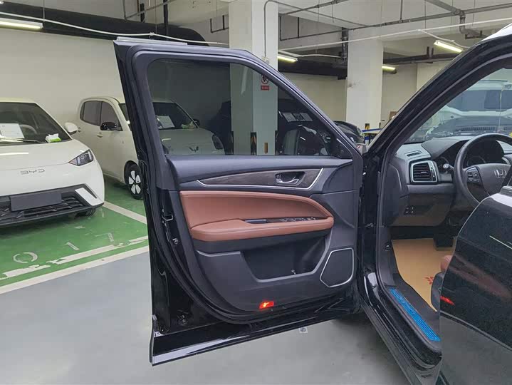 Фото 7 - Honda UR-V