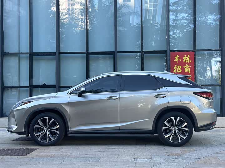 Фото 4 - Lexus RX