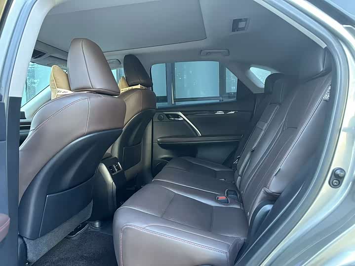 Фото 7 - Lexus RX