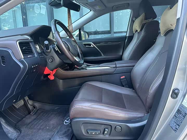 Фото 9 - Lexus RX