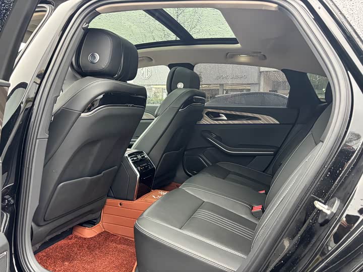 Фото 7 - Hongqi H9