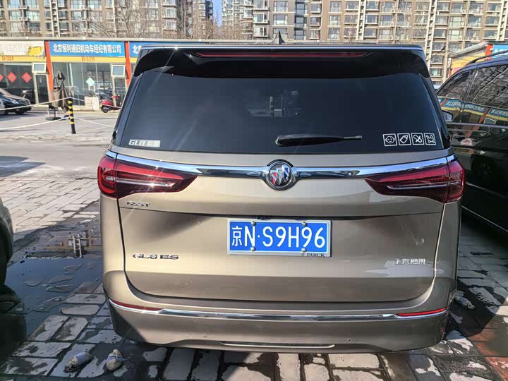 Фото 3 - Buick GL8 ES