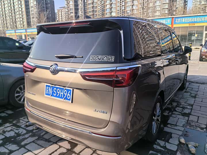 Фото 6 - Buick GL8 ES