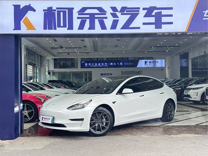 Фото 1 - Tesla Model 3