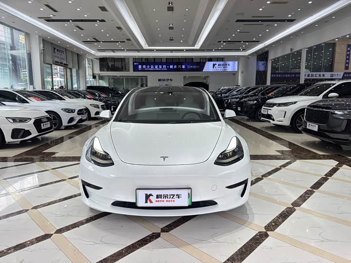 Фото 3 - Tesla Model 3