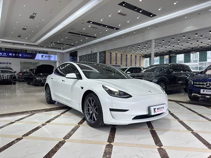 Фото 4 - Tesla Model 3