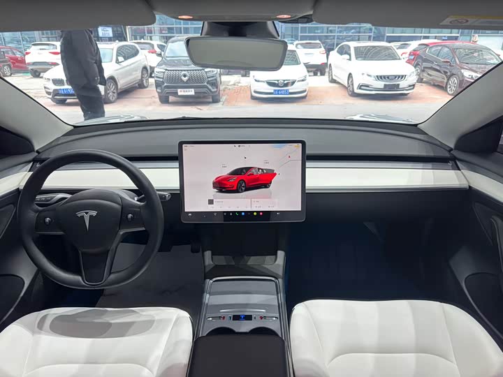 Фото 9 - Tesla Model 3