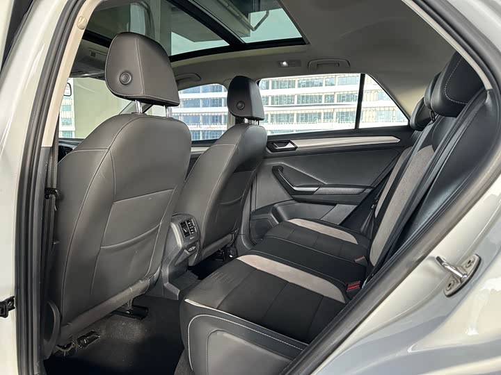 Фото 5 - Volkswagen T-Roc