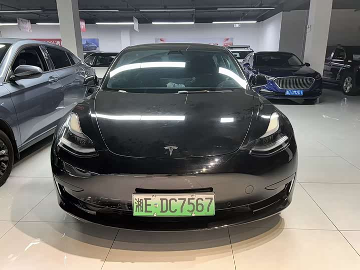 Фото 2 - Tesla Model 3