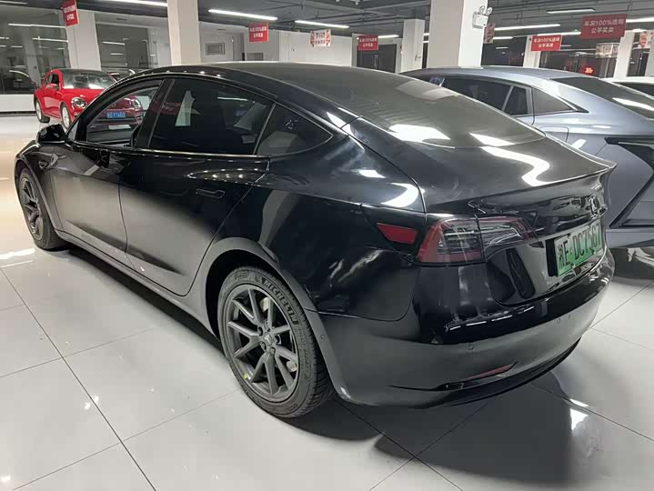 Фото 6 - Tesla Model 3