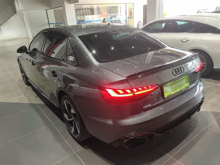 Фото 5 - Audi A4L