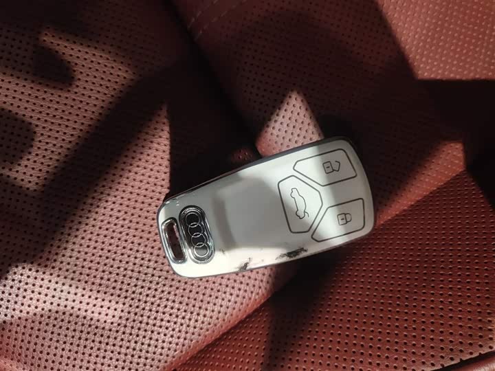 Фото 9 - Audi A4L