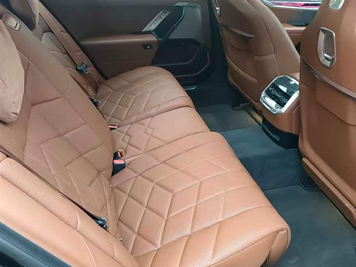 Фото 9 - BMW 7 Series