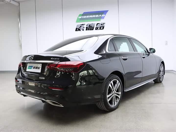 Фото 3 - Mercedes-Benz E-Class