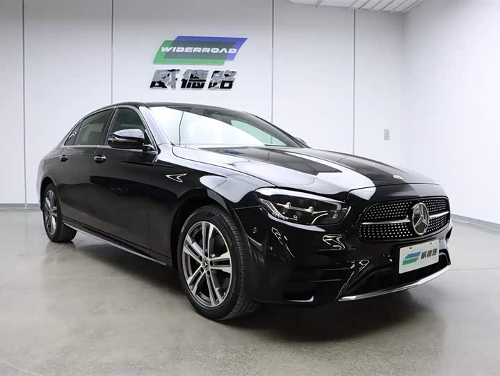 Фото 4 - Mercedes-Benz E-Class