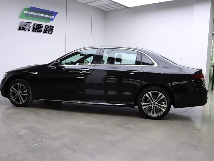 Фото 7 - Mercedes-Benz E-Class