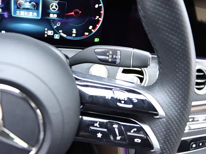 Фото 9 - Mercedes-Benz E-Class