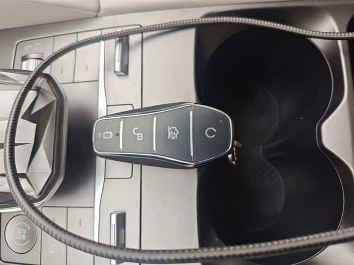 Фото 9 - BYD Yuan Up