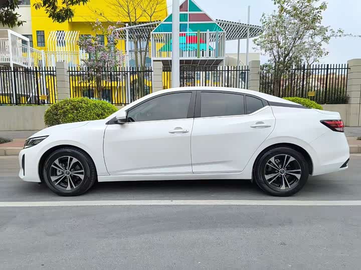 Фото 3 - Nissan Sylphy