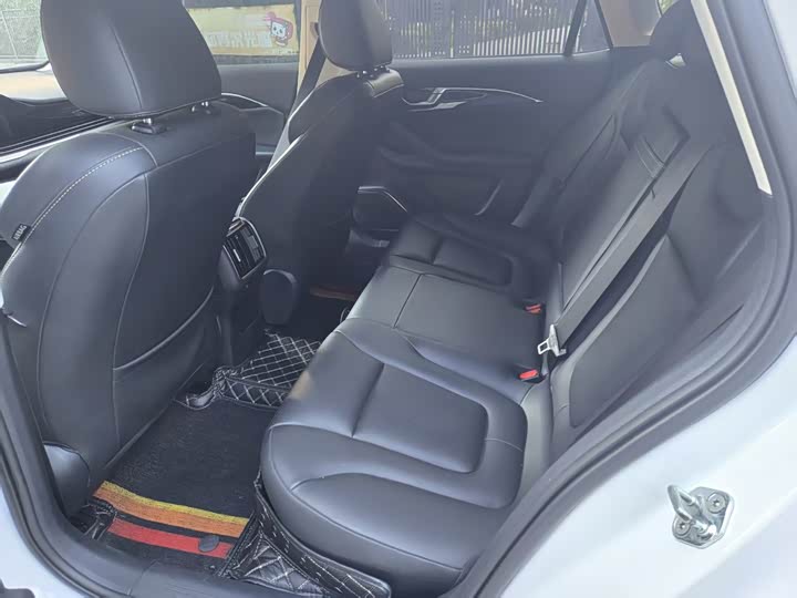 Фото 6 - Bestune B70