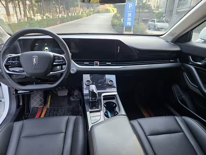 Фото 7 - Bestune B70