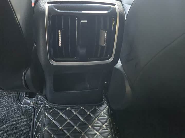 Фото 8 - Bestune B70