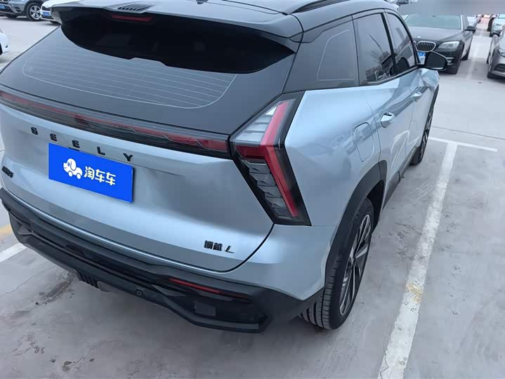 Фото 3 - Geely Atlas L