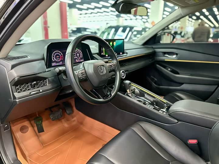 Фото 4 - Honda Accord