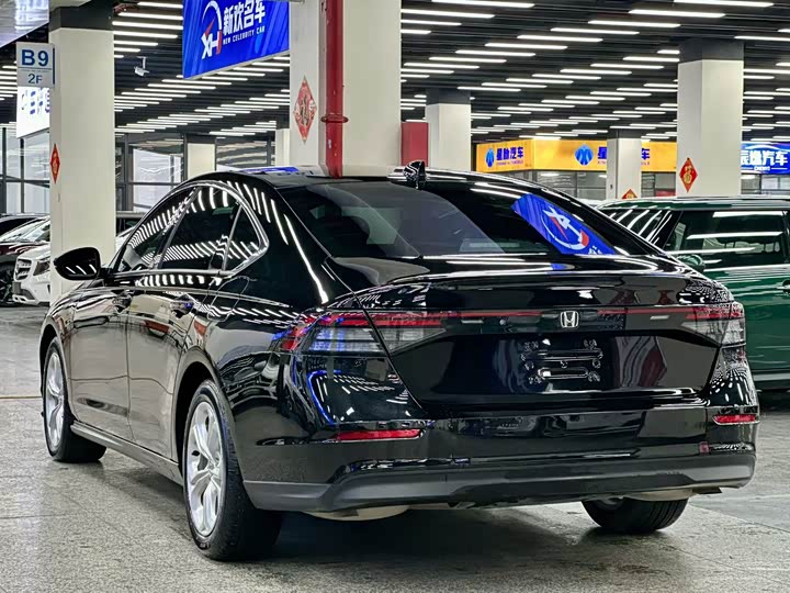 Фото 8 - Honda Accord