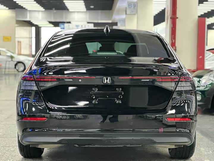 Фото 9 - Honda Accord