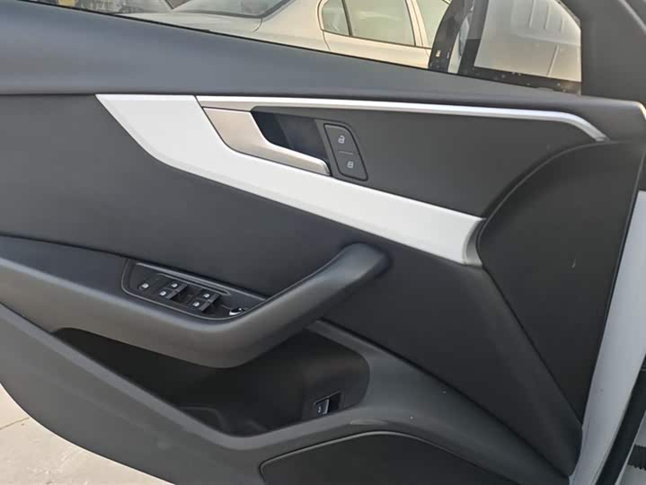 Фото 7 - Audi A4L