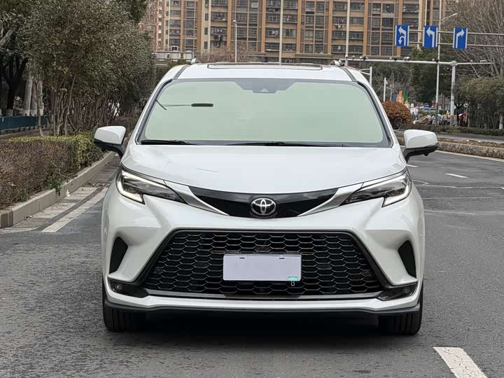 Фото 2 - Toyota Granvia