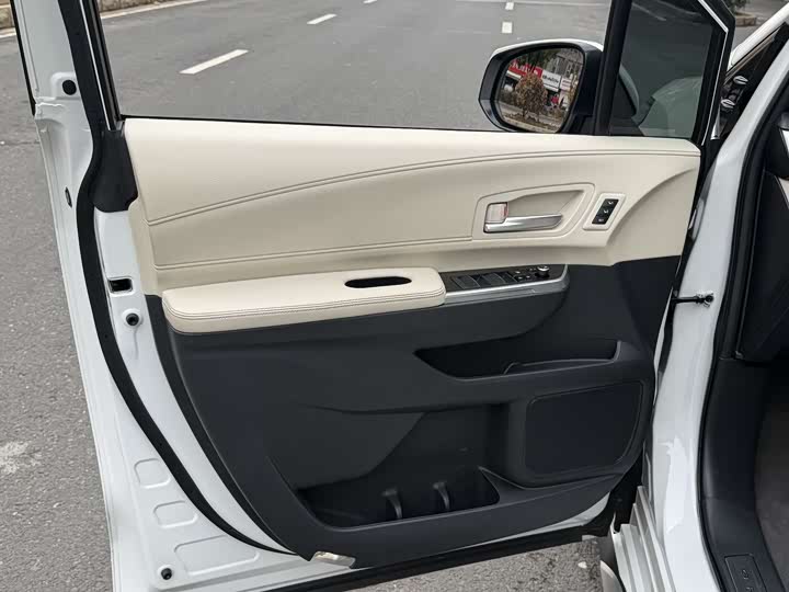 Фото 6 - Toyota Granvia