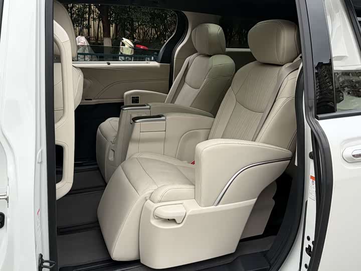 Фото 8 - Toyota Granvia