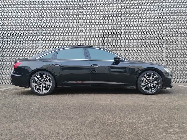 Фото 3 - Audi A6L