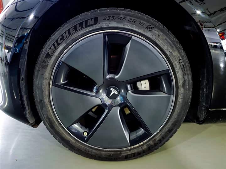 Фото 7 - Tesla Model 3