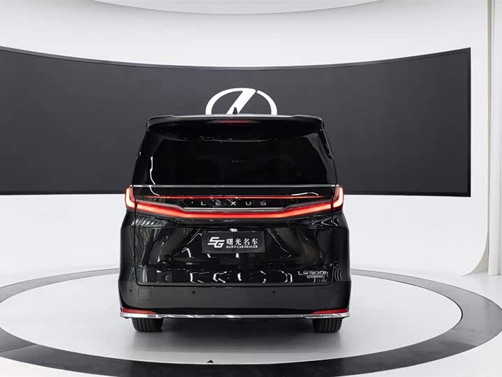 Фото 5 - Lexus LM