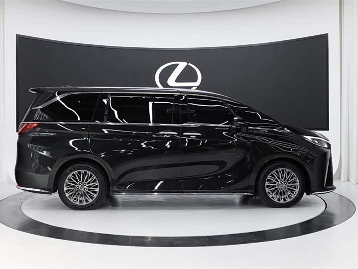 Фото 6 - Lexus LM