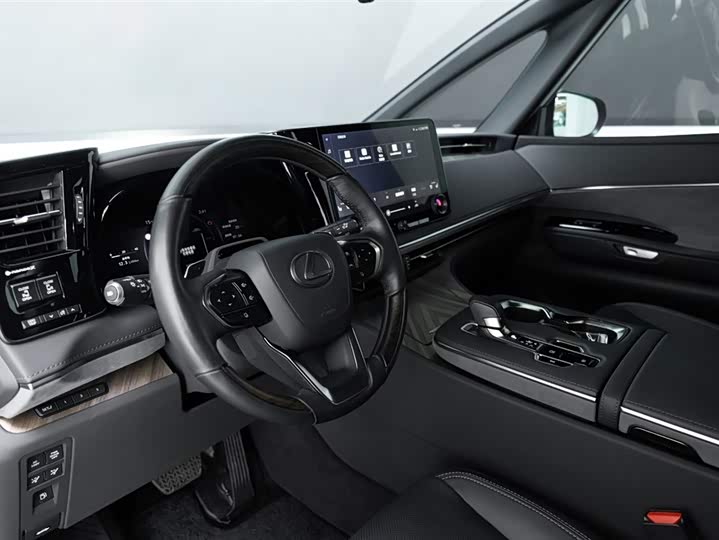 Фото 7 - Lexus LM