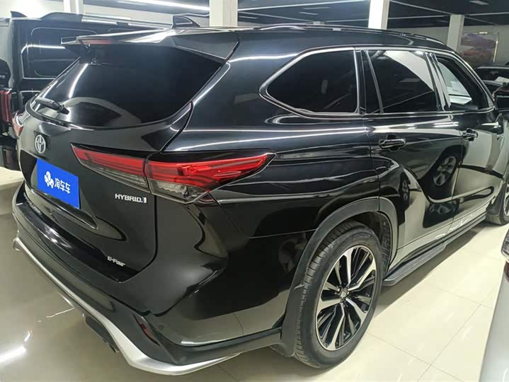 Фото 3 - Toyota Crown Kluger