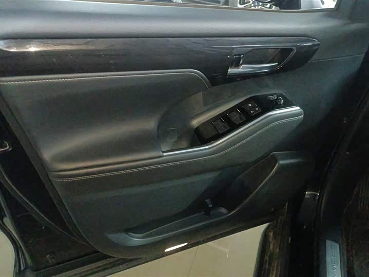 Фото 7 - Toyota Crown Kluger