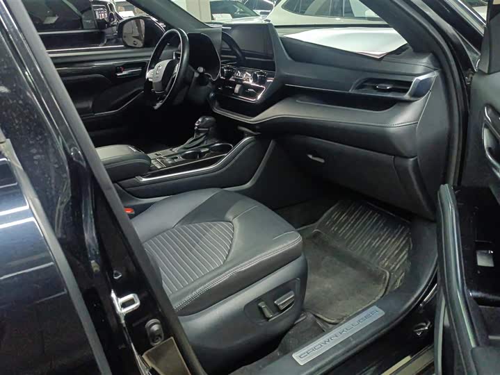 Фото 8 - Toyota Crown Kluger