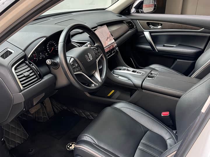 Фото 9 - Honda Avancier