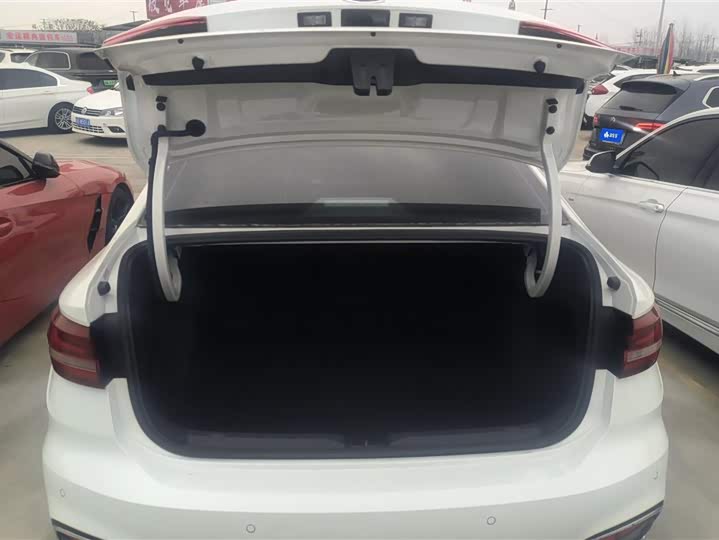 Фото 4 - Volkswagen Lavida