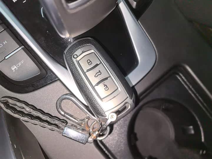 Фото 9 - Geely Atlas