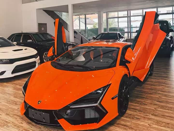 Фото 1 - Lamborghini Revuelto