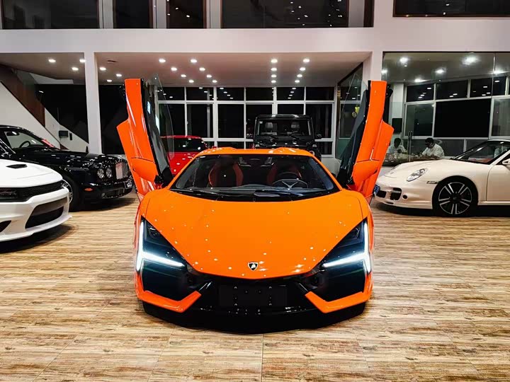 Фото 2 - Lamborghini Revuelto