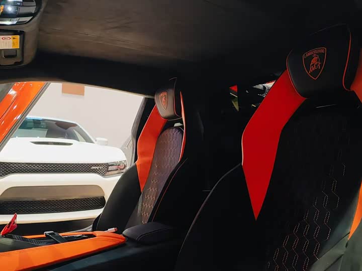 Фото 4 - Lamborghini Revuelto