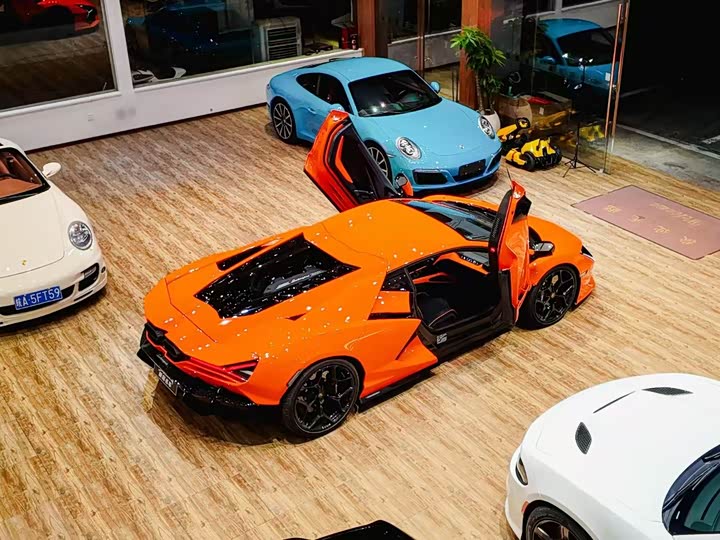 Фото 9 - Lamborghini Revuelto